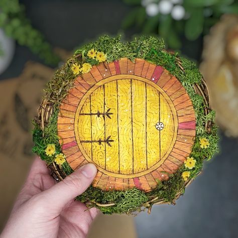 Hobbit door wreath Hobbit Door Ornament Diy, Hobbit Door Wreath Diy, Hobbit Door Ornament, Hobbit Door Painting, Diy Hobbit Door, Lord Of The Rings Diy Gifts, Hobbit Door Wreath, Hobbit Doors, Medieval Christmas