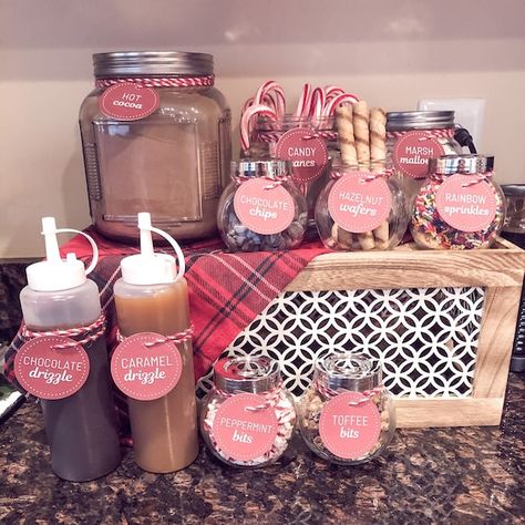 Holiday Hot Cocoa Bar Setting up the hot cocoa bar is one of my favorite holiday activities. We keep all the fixings out so we can grab a hot chocolate any time we want! I love adding toffee bits to mine, while my son goes for the caramel drizzle and hubs likes the andes mints to his. To create Hot Cocoa Bar Labels, At Home Coffee Bar, Christmas Hot Chocolate Bar, Bar At Home, Bar Decorations, Coffee Bar Station, Coffee Bar Ideas, Essential Oil Case, Hot Chocolate Bar