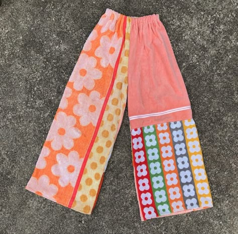 floral summer cute aesthetic soft pants pattern vintage aesthetic reworked upcycled fashion inspo Patchwork Pants Pattern, Diy Wide Leg Pants, Bright Outfit Ideas, Towel Pants, Crazy Clothes, Home Sewing Projects, Towel Clothes, Quilted Pants, Ropa Upcycling