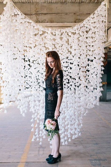 15 Cheap DIY Wedding Decorations | Apartment Therapy  ....I might do this one at home just for fun! Diy Photobooth, Boda Diy, Diy Wax, Paper Backdrop, Diy Backdrop, Cheap Wedding, Diy Wedding Decorations, Cheap Diy, Budget Wedding