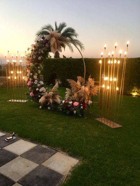 Sangeet Stage Outdoor, Outdoor Backdrop Ideas Birthday, Sangeet Selfie Booth, Selfy Point Idea, Reception Photobooth Ideas, Selfie Zone Decoration Wedding, Selfie Point For Wedding, Selfi Points Ideas, Selfie Corner Ideas For Wedding