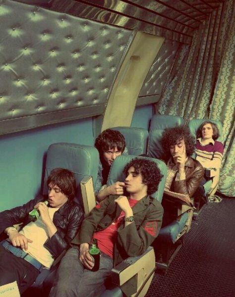 The Strokes!! This is my favorite picture of them Band Cover Photos, The Darkness Band, Rock Bands Photography, The Strokes Band, The National Band, Sugarhigh Lovestoned, The Voidz, Indie Rock Band, Indie Band