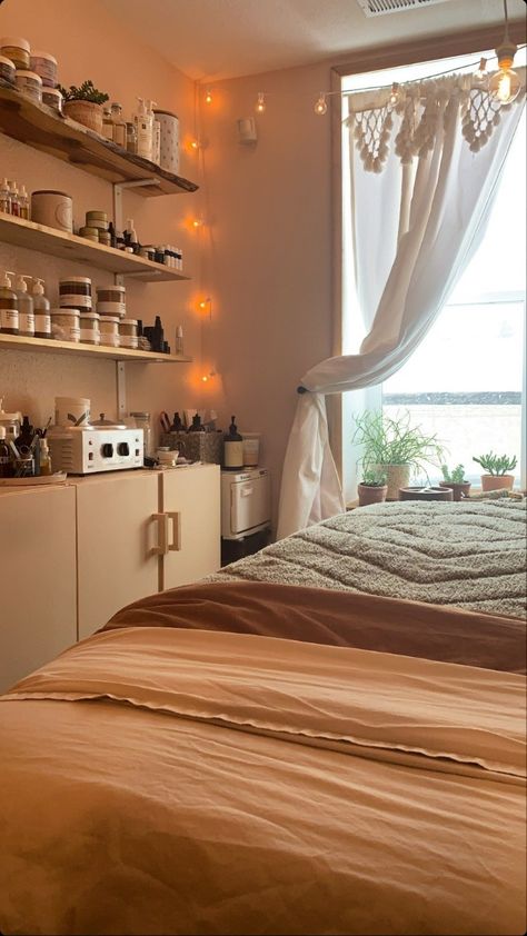 Spa Spaces Room Ideas, Boho Wax Room, Brown Esthetician Room, Home Esthetics Room Ideas, Massage Suite, Esthetic Studio, Esthetician Ideas, Spa Esthetics, Esthetician Life