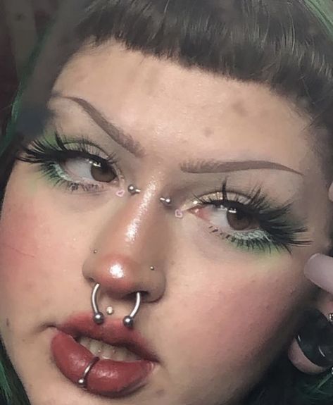 Full Face Piercings, Piercing Aesthetic, Body Modification Piercings, Bridge Piercing, Funky Makeup, Alt Makeup, Face Piercings, Cool Piercings, Cute Piercings