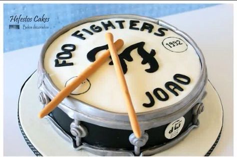 Foo Fighters Birthday Cake, Foo Fighters Cake, Birthday Foods, Music Cakes, Male Birthday, Fun Cakes, Taylor Hawkins, Party Rock, Birthday Food