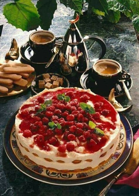 Moroccan Food, Food Style, Chocolate Tea, Köstliche Desserts, Dessert Dishes, Good Morning Coffee, Serving Food, Cookie Desserts, Pretty Cakes