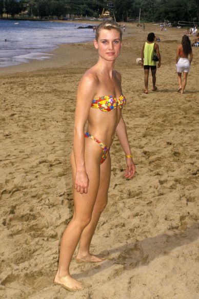 Nicolette Sheridan at the 1988 Kauai Lagoons Celebrity Sports Invitational Nicollette Sheridan, Fashion History Timeline, Photos Bff, Bath Dress, Chico California, Bathing Costumes, Knitted Swimsuit, Silky Terrier, Swimsuit Trends