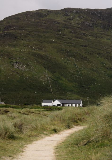 Ireland House Aesthetic, Ireland Wallpaper Aesthetic, Irish Wallpaper Aesthetic, Ireland Nature Aesthetic, Rural Ireland Aesthetic, Irish Girl Aesthetic, Ireland Aesthetic Irish Cottage, Irish Culture Aesthetic, Northern Ireland Aesthetic