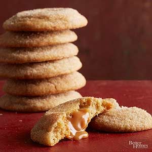 A caramel filling takes this classic snickerdoodle cookie recipe to the next level. Great for the holidays, these easy snickerdoodles will be gone in a hurry./ Stuffed Snickerdoodles, Easy Snickerdoodles, Snickerdoodle Cookie, Snickerdoodle Recipe, Caramel Desserts, Snickerdoodle Cookies, Snickerdoodle Cookie Recipes, Caramel Topping, Caramel Cookies