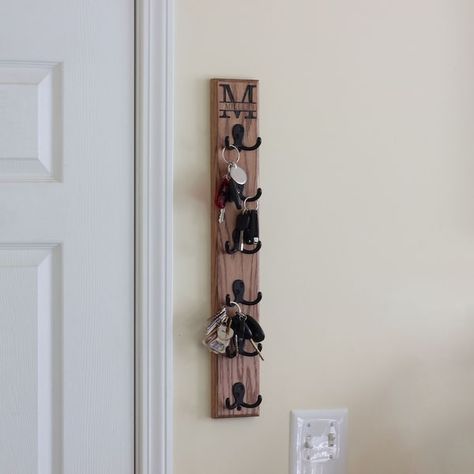 Vertical Key Holder 6 Hooks, Key Holder for Wall, Patchwork Wall Decor - Etsy Palestine, State of Key Holder Diy, Key Holder For Wall, Rustic Coat Rack, Wooden Key Holder, Dog Leashes, Diy Wood Signs, Key Rack, Wall Key Holder, Key Hanger