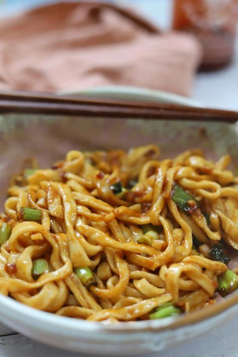 These easy gluten free noodles are perfect for Chinese cooking. Use them to make gluten free chow mein and other gluten free takeaway style dishes! Gluten Free Chow Mein Recipes, Gf Egg Noodles, Gluten Free Egg Noodles Recipes, Gluten Free Chow Mein, Gluten Free Rice Noodle Recipes, Gluten Free Chinese Noodles, Asian Egg Noodle Recipes, Gluten Free Singapore Noodles, Gluten Free Pasta Dough