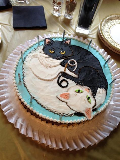 So it was my grandma's 69th birthday, I thought Reddit might enjoy the cake she made. - Imgur Crazy Cat Lady Cake, Birthday Cake For Cat, Happy Birthday Cat, Dollar Store Halloween, Birthday Cakes For Women, Cakes For Women, Cat Cake, Cat Birthday, Birthday Pictures