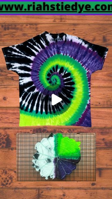 Mariah English on Instagram: "In todays video I am demonstrating how to tie-dye a Beetlejuice inspired spiral pattern on a t-shirt as part of my Halloween Tie Dye series. As usual this is a step by step tie-dye tutorial video where I cover the entire process beginning with the spiraling and rubber banding of the shirt. After that I apply the Beetlejuice inspired liquid procion dye colors to the front and back of the shirt in pie piece sections, and then I let the shirt sit undisturbed for 24 hours. After the 24 hours are up I give the shirt a good rinse and jump right on into the reveal our new tie-dye beetlejuice inspired spiral t-shirt. I hope you enjoy and as always...Happy Tie Dyeing! #tiedye #tiedyeshirts #riahstiedye #tiedyespiral #tiedyehalloween #tiedyeyoutuber" Green And Blue Tie Dye, Fall Tye Dye Colors, Beginner Tie Dye Patterns, Tie Diy Ideas, Tie Dye Techniques Pattern Tutorials, Tye Dye Patterns Diy, Tie Dye Patterns Techniques, Unique Tie Dye Patterns, Tie Dye Ideas