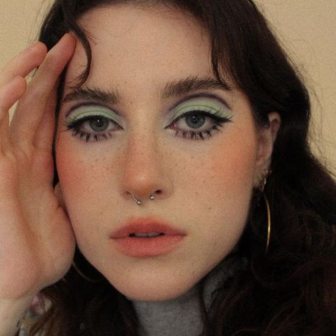 s o p h i a on Instagram: “these 60’s style eyeshadow looks are my favorite to do ✨. also this mint color from the colourpop land candy castle palette is so pretty !…” 1960s Makeup, Candy Castle, 60s Makeup, Maquillage On Fleek, 70s Makeup, Retro Makeup, Smink Inspiration, Glow Skin, Makijaż Smokey Eye