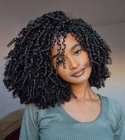 Round Curly Cut, Short 3c Curly Hair, Type 3 Hair, 3c Curly Hair, Curly Undercut, Curly Hair Beauty, Crimped Hair, Ethnic Hairstyles, Protective Hairstyles Braids