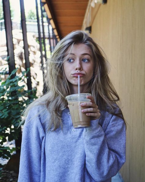 Natalie Lynn Lynn Aesthetic, Natalie Lynn, Face Claims, Aesthetic Wallpapers, Fashion Looks, That Look, Instagram Photo, Coffee, Hair