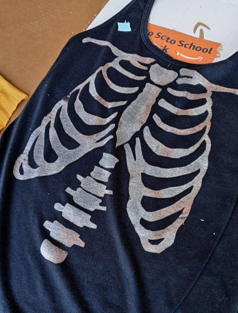 How to Stencil a Bleached Ribcage Shirt – DiY Halloween Tutorial – WhatTheCraft Rib Bleach Shirt, Designs For Bleached Shirts, Bleaching T Shirt Ideas, Bleached Ribcage Shirt, Bleach Rib Cage Shirt, Ribcage Stencil, Ribcage Bleach Shirt, Bleach Shirt Ideas Grunge, Paint Shirts Ideas