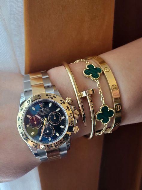 Vancleef Cartier Stack, Rolex Stack, Dope Jewelry Accessories, Expensive Jewelry Luxury, Accesories Jewelry, Luxe Jewelry, Jewelry Accessories Ideas, Crystal Beads Bracelet, Classy Jewelry