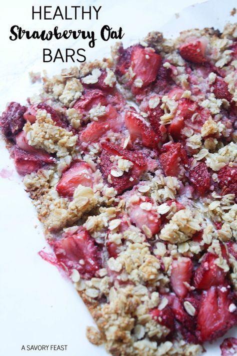 Strawberry Oat Bars, Strawberry Granola Bars, Strawberry Bars, Sugar Free Snacks, Oatmeal Breakfast Bars, Strawberry Oatmeal, Baked Granola, Chocolate Granola, Healthy Strawberry