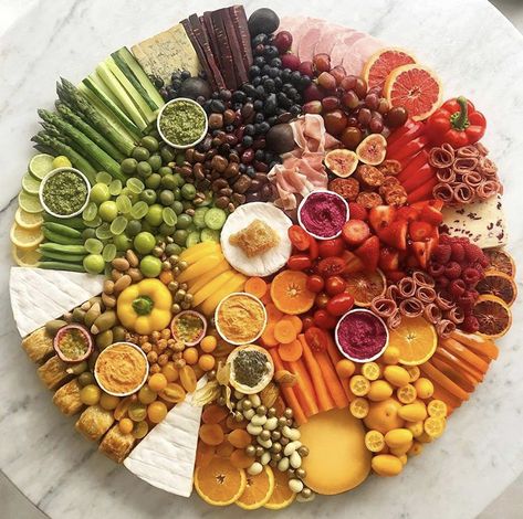 Rainbow Charcuterie, Rainbow Party Food, Weekend Snacks, Cheese Display, Whole Foods Vegan, Vegetable Platter, Snack Platter, Picnic Inspiration, Relish Trays