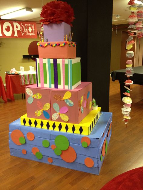 Giant Cake decoration made of cardboard boxes Giant Birthday Cake, Usa Cake, Birthday Cake Decor, Giant Cake, Diy Birthday Cake, Paper Flower Crafts, Big Cakes, Fake Cake, Birthday Cake With Candles