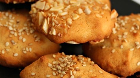 Rice Flour Cookies, Rice Flour Recipes, Honey Cakes, Honey Cookies, Ancient Recipes, No Flour Cookies, Egyptian Food, Honey Cake, Honey Recipes