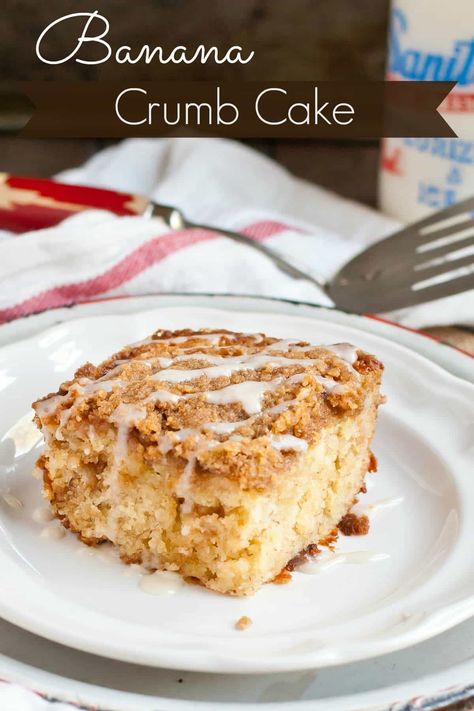 This Banana Crumb Cake is so moist and wonderful for breakfast or dessert. Coffee Crumble, Banana Crumble, Banana Crumb Cake, Crumb Cake Recipe, Homemade Banana Bread, The English Kitchen, Crumble Cake, English Kitchen, Country Cook