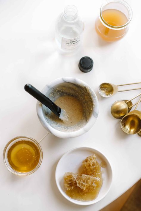 WELLNESS MADE SIMPLE: OAT & HONEY FACE MASK. | Kale & Caramel Honey Facial Mask, Honey Facial, Honey Face Mask, Tumeric Face Mask, Honey Mask, Honey Face, Face Mask Recipe, Exfoliating Mask, Honey Oatmeal