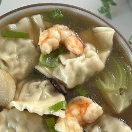 Clean Eating Guide on Instagram Chicken Cilantro Wontons, Healthy Easy Soup, Maxine Sharf, Chicken Cilantro, Clean Eating Guide, Water Chestnuts, Shiitake Mushrooms, Easy Soup, Asian Soup