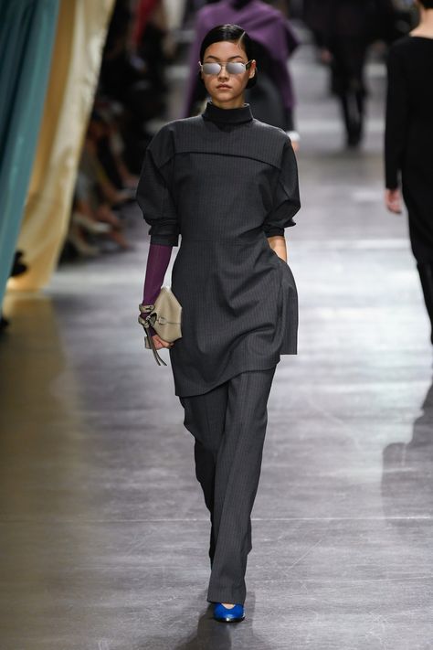 Fendi Haute Couture 2023, Fendi 2023 Runway, Fendi Ss24, Fendi Winter 2022, Fendi Fall Winter 2022/2023, Fendi Fashion, Fashion Figures, Fantasy Gowns, Office Fashion