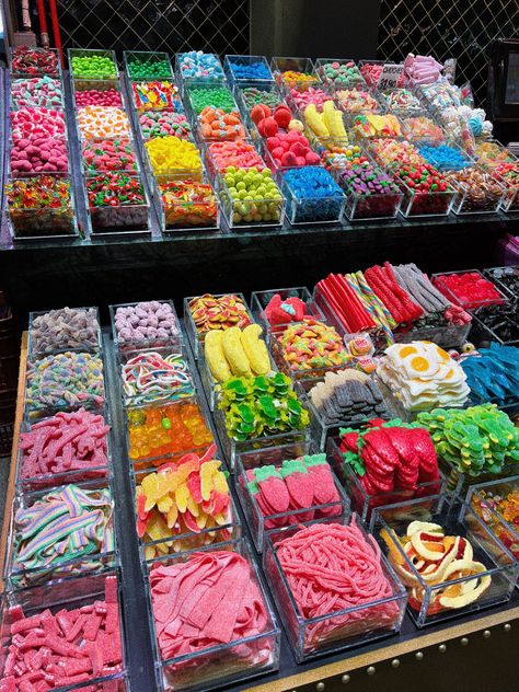 Candy Store Design, Candy Salad, Candy Aesthetic, Sleepover Snacks, Frosty Recipe, Jelly Sweets, Gummy Candies, Summer Candy, Jelly Bears