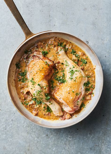 Bistro Chicken with Bacon, Tarragon and Crème Fraîche » Dish Magazine Creme Fraiche Recipes, Chicken With Bacon, Caramelised Onion Tart, Quick Chicken Dinner, French Recipe, Cooking Green Beans, Winter Dishes, Quick Chicken, Artisan Food