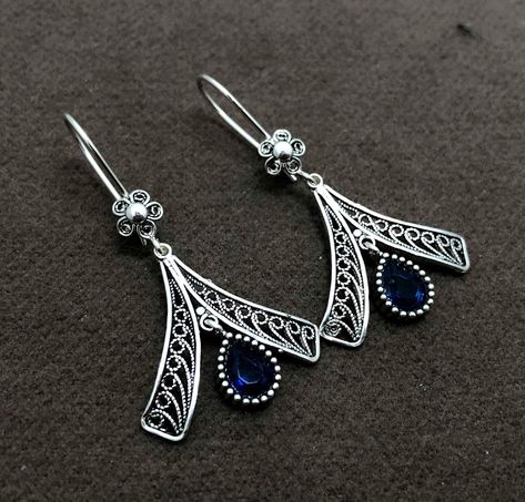 Blue Sapphire Jewelry, Diy Jewelry Earrings, Silver Embroidery, Filigree Jewelry, Turkish Jewelry, Filigree Earrings, Gold Jewellery Design Necklaces, Silver Jewelry Handmade, Geometric Jewelry