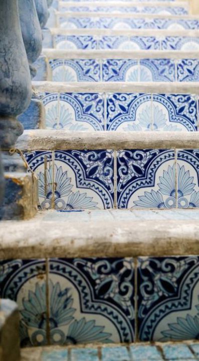 Blue And White Tiles, Tile Stairs, Bohol, Blue Rooms, Beautiful Tile, White Tiles, Design Case, Delft, My Dream Home