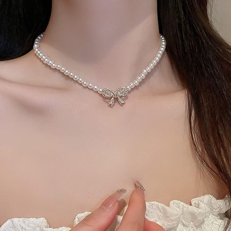 Dainty Coquette Pearl Choker Simple Silver Single Pearl Row Necklace Brand New In Bubble Wrap Never Touched Silver Pearl Necklaces, Angel Core Accessories, Soft Jewelry Aesthetic, Couqutte Necklace, Rose Quartz Choker, Croquette Accessories, Bow Pearl Necklace, Simple Pearl Jewelry, Every Day Jewelry