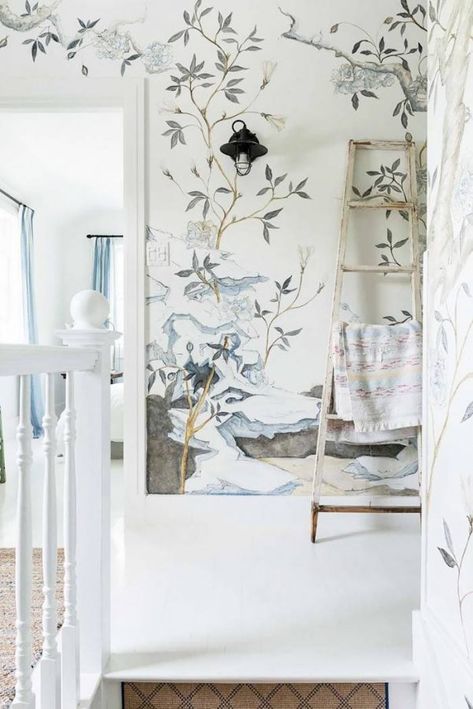 6 Creative Accent Wall Ideas To Make A Statement In Your Room Chinoiserie Mural, Asian Homes, Asian Home Decor, Chinoiserie Wallpaper, House And Home, Chinoiserie Chic, Hand Painted Walls, Botanical Wallpaper, Inspirational Wallpapers