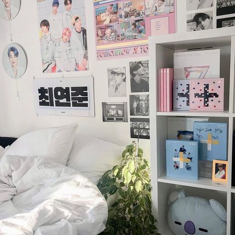 Txt Shelf Aesthetic, Txt Bedroom, Txt Shelf, Txt Room Decor, Album Shelves, Txt Room, Pop Shelves, Kpop Desk, Kpop Shelf