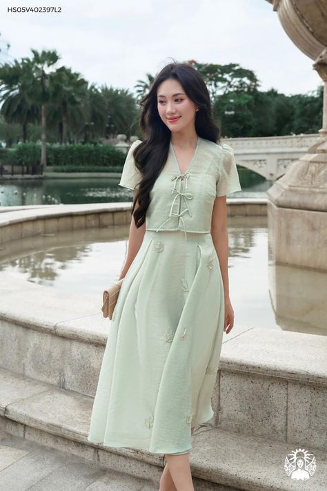 Modern Filipiniana Outfit Classy Pants, Chinese Fancy Dress, Gown Designs, Sleepwear Fashion, Church Dress, Korean Casual Outfits, Qipao Dress, Business Casual Outfits For Work, Dress 2024