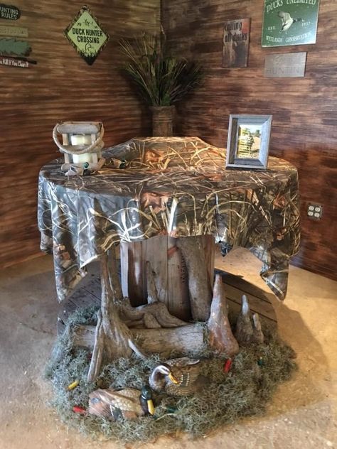 Hunting Party Centerpieces, Duck Hunter Grooms Cake, Hunter Centerpiece, Hunting Themed Graduation Party Ideas, Hunting Graduation Party Ideas, Wild Game Dinner Decorations, Hunter Theme Party, Hunting Party Decorations, Grooms Cake Hunting