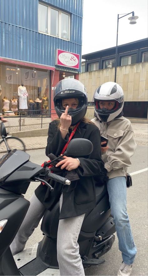 Motor Aesthetic, School Couple, Moped Bike, Dream Whip, Friends Goals, Scooter Girl, Soul Sister, Mopeds, Friend Goals