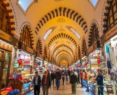 Gran Bazar Egipcio en Eminönü en Estambul Empire Ottoman, Agra, Amalfi, Istanbul, Greece, Patio, Exterior, Magazine, Hotel