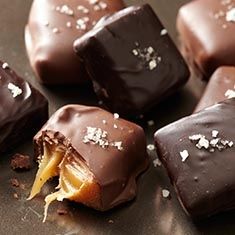 Sea-Salted Caramels from Ethel M. Chocolates in Vegas.... Fantastic.  But her Lemon Buttercreams are truly to live and die for! Low Carb Candy, Keto Christmas, Keto Candy, Thm Desserts, Low Carb Sweets, Salted Chocolate, Caramel Recipes, Chocolate Caramels, Keto Cookies