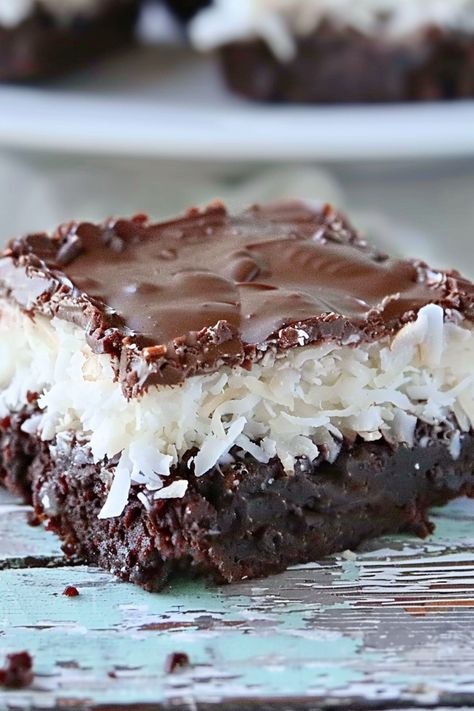 Coconut Mounds Brownies - An Organized Chaos Mounds Candy Bar Brownies, Mounds Bar Cake, Mounds Brownies, Brownies With Coconut, Mounds Bars Recipe, Boxed Brownie Recipes, Mounds Cake, Mounds Candy, Chocolate Chip Frosting