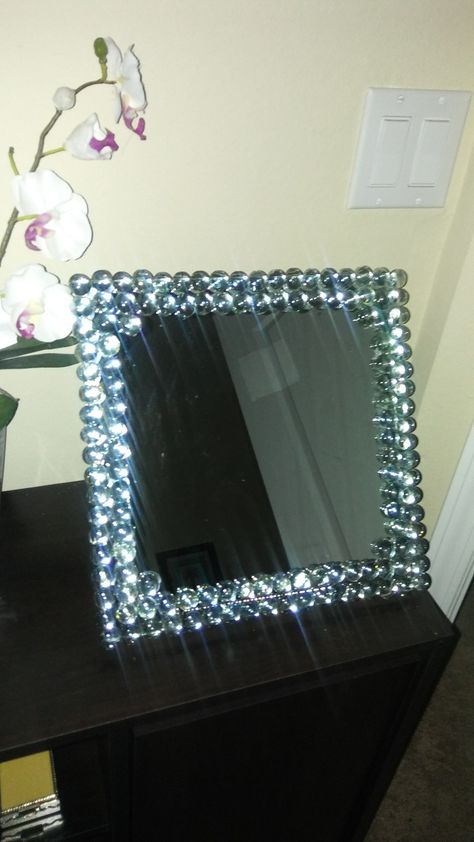 Square Mirror Wall Decor Diy, Square Mirror Ideas Diy, Square Mirror Ideas, Decorated Mirror Diy, Square Mirror Wall Decor, Decorated Mirror, Glam Mirror, Stone Mirror, Mirror Crafts