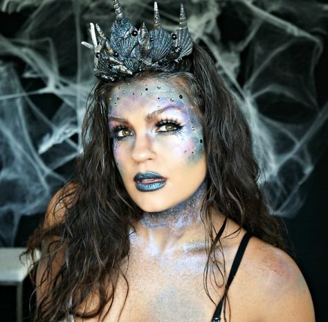 Mermaid Tutorial, Maquillage Halloween Simple, Mermaid Makeup Halloween, Mermaid Makeup Tutorial, Halloween Mermaid, Festival Makeup Rave, Dark Mermaid, Festival Makeup Glitter, The Black Swan