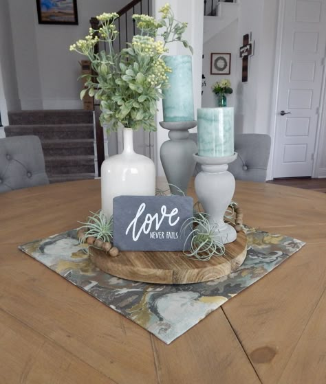 Home Centerpiece Ideas, Farmhouse Decor For Kitchen Table, Center Piece Dinner Table, Welcome Home Table Decorations, White Pitcher Vase Flower Arrangements, Home Decor Ideas Dining Room Table, Dining Room Accent Table Decor, Table In Front Of Window Decor, Table Center Decoration