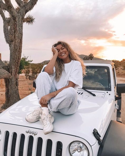 Alex Centomo, Summer Instagram Pictures, Jeep Photos, Car Poses, Cute Instagram Pictures, Selfie Poses Instagram, Instagram Feed Inspiration, Pic Pose, Jeep Girl