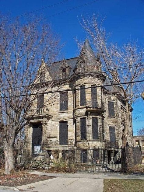 Historical Homes USA | The house in the image is the Hannes Tiedemann House, also known as Franklin Castle | Facebook Historical Homes, Abandoned Mansions, Most Haunted, Haunted House, The House, Ohio, Castle, Wonder, History