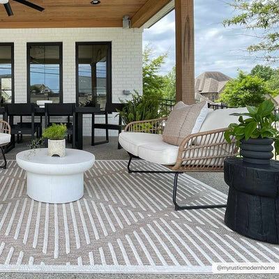 Anah Black Outdoor Rug curated on LTK Outdoor Patio With Rug, Outdoor Veranda Ideas, Outdoor Patio Extension, Transitional Outdoor Furniture, Contemporary Patio Design, Simple Outdoor Patio, Outdoor Rugs Patio Ideas, Outdoor Rug Ideas, Outdoor Patio Furniture Ideas