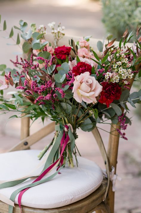 Dreamy Reds and Spanish Romance Wedding Inspiration Wedding Decorations Red, Spanish Romance, Red Events, Hannah Leigh, Wedding Flower Guide, Bouquet Bride, Maroon Wedding, New Flowers, Romance Wedding